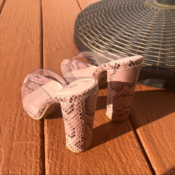 ✨2 Sizes left ✨ Clear Strap Block Heel - Picture 8 of 8